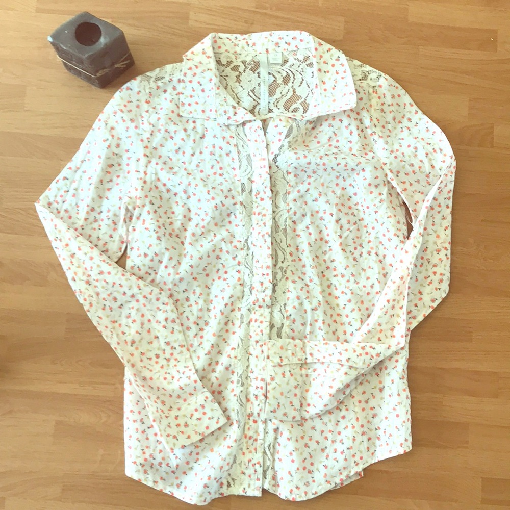 Lauren Conrad Lace panel button down blouse